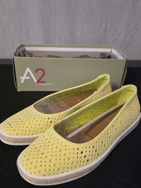 A2 by Aerosoles Lime Green Perforated Slip-On Flats Size 11M